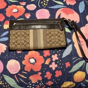 Adorable coach wristlet